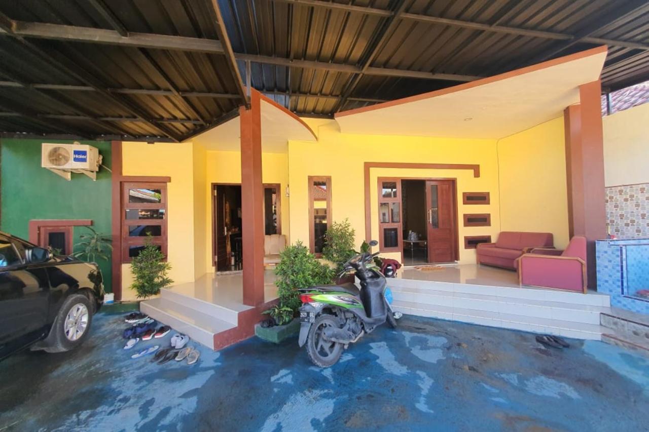 Apartamento New Puri Amalia Banyuwangi  Exterior foto